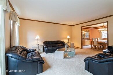 1412 Meander Dr, Naperville, IL 60565 - photo 2