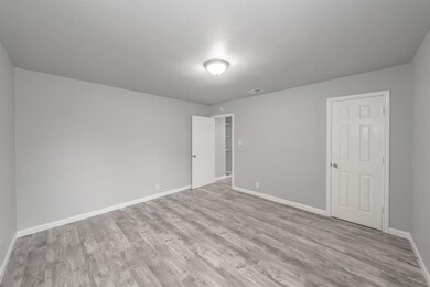 901 SW 5th St, Grand Prairie, TX 75051 - photo 5