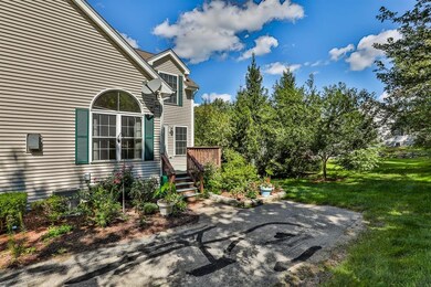 11 Clearwater Ln, MerriMacK, NH 03054 - photo 3