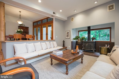 6523 Persimmon Tree Rd, Cabin John, MD 20818 - photo 5