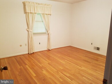 5903 Windham Rd, Laurel, MD 20707 - photo 5