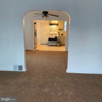 423 Crotzer Ave, Folcroft, PA 19032 - photo 7