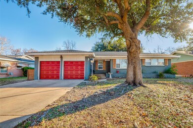 1120 Cavender Dr, Hurst, TX 76053 - photo 2