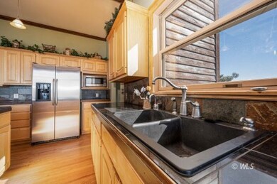 Kitchen/Deck