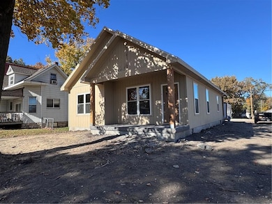 316 W 4th St, Cameron, MO 64429 - photo 2