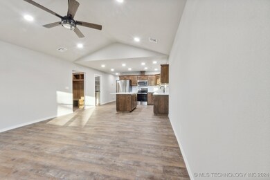 17 S Ora St, Pryor, OK 74361 - photo 4