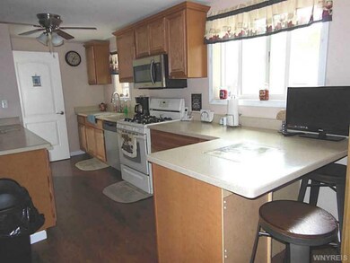 Kitchen. Breakfast bar.