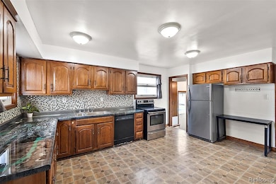 22074 Nevada Ave, Eastpointe, MI 48021 - photo 7