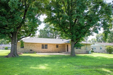 614 Montgomery Cir, Carmi, IL 62821 - photo 6