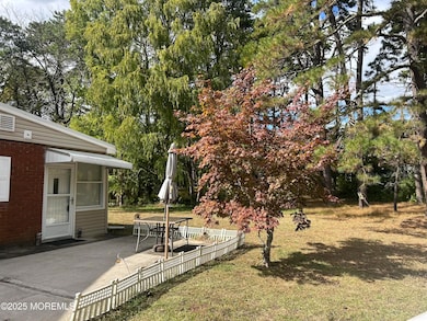 9 Walnut unit D, Toms River, NJ 08757 - photo 3