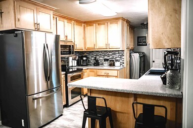 916 SW Spruce St, Grants Pass, OR 97526 - photo 7