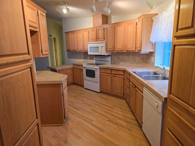 555 Freeman Rd unit 254, Central Point, OR 97502 - photo 5