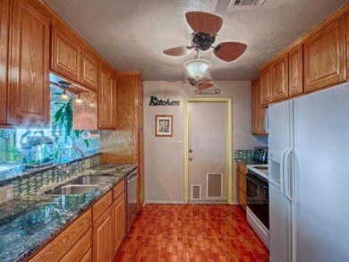 Kitchen. Granite counters with glass backsplash, n