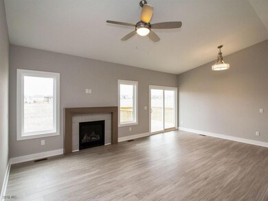 9608 Marnewood Dr, Johnston, IA 50131 - photo 4