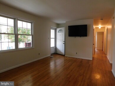 712 N Woodward Dr, Essex, MD 21221 - photo 2