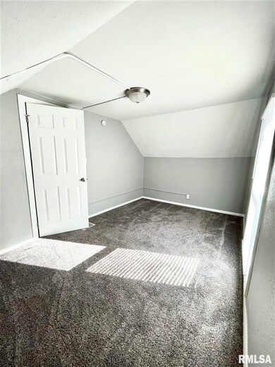 1826 W 8th St, Davenport, IA 52802 - photo 7