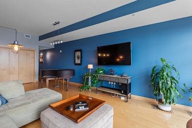 The Point On the River unit 702, Milwaukee, WI 53204 - photo 4