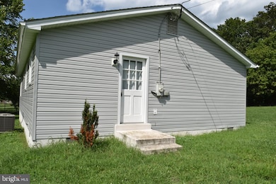 292 Thompson Hollow Rd, Bentonville, VA 22610 - photo 2