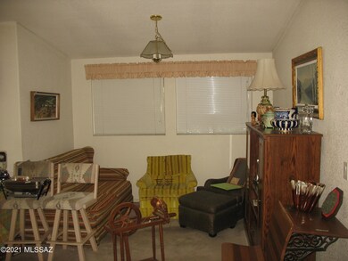 3417 Goldleaf Dining Area