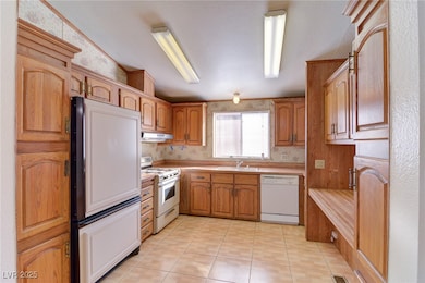 5540 Hobble Creek Dr, Las Vegas, NV 89120 - photo 3