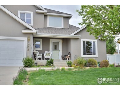 Inviting & Charming Entry