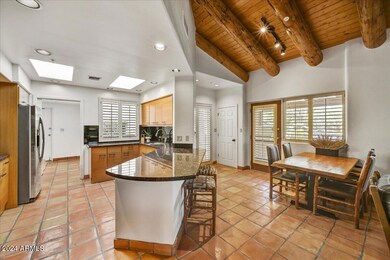 Kitchen & Dining