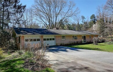 406 Wakefield Dr, Hendersonville, NC 28792 - photo 2