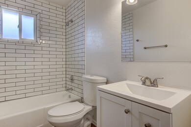 433 N Velero St-16