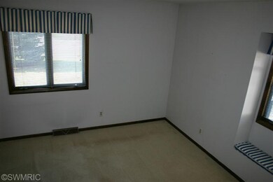 651 Birchwood Ct, Lowell, MI 49331 - photo 6