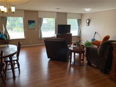 Easy and durable laminate hardwood flooring create