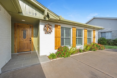 2919 N Peach Hollow Cir, Pearland, TX 77584 - photo 4