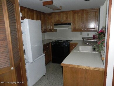 47 Village Dr, Stroudsburg, PA 18360 - photo 4