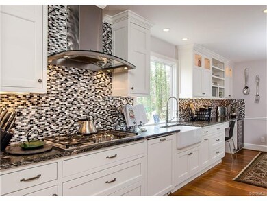 The room has hardwood flooring, leathered granite 