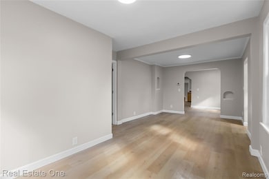 18404 Deering St, Livonia, MI 48152 - photo 6