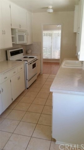 Kitchen has updated cabinet and counters plus an e