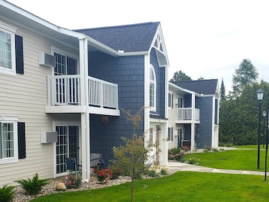 1301 Crestview Dr, Petoskey, MI 49770 - photo 4