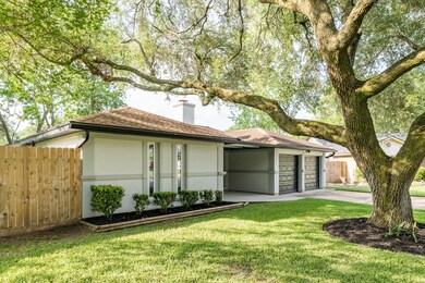 1713 Sherwood Cir, Alvin, TX 77511 - photo 3