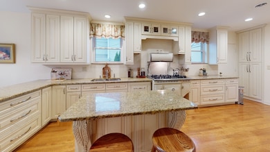 315 E Union Ave, Wheaton, IL 60187 - photo 3