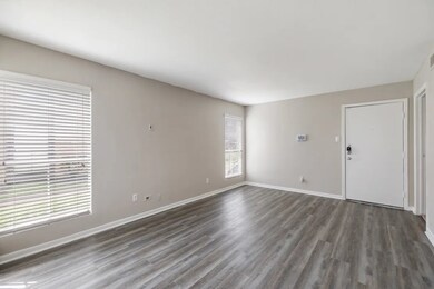 11715 S Glen Dr unit 503-1, Houston, TX 77099 - photo 6