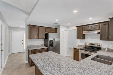 8155 Wellsmere Cir, Orlando, FL 32835 - photo 4