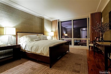 5 Renaissance Square unit 17C, White Plains, NY 10601 - photo 4