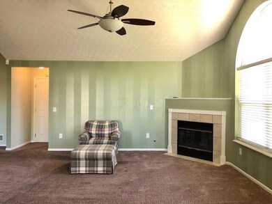 GREAT ROOM W/ A FIREPLACE