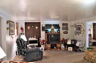 Lets head in and take a look around. Wonderful 15x22 living room.