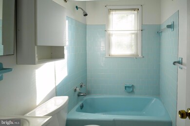 8817 Benham St, Lorton, VA 22079 - photo 4