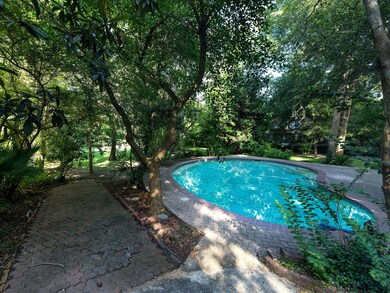 2205 Pine Dr, Friendswood, TX 77546 - photo 3