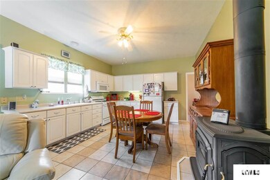 1608 Delavan St, Lincoln, IL 62656 - photo 4