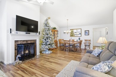 9 Doveton Ln unit B, Hudson, NH 03051 - photo 4