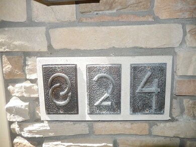 824 W Rosewood Dr, Bloomington, IN 47404 - photo 2