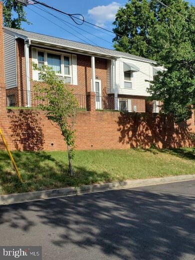 201 45th St NE, Washington, DC 20019 - photo 2