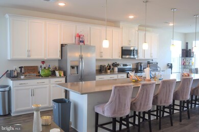 6947 Stoddert Ln, Landover, MD 20785 - photo 5